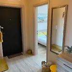 Apartman 8 Steps To The *