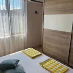 Apartman 8 Steps To The