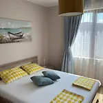 Apartman 8 Steps To The